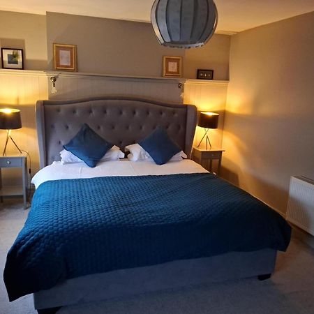 3 Bedroom Luxury Apartment Main Street קאשל מראה חיצוני תמונה