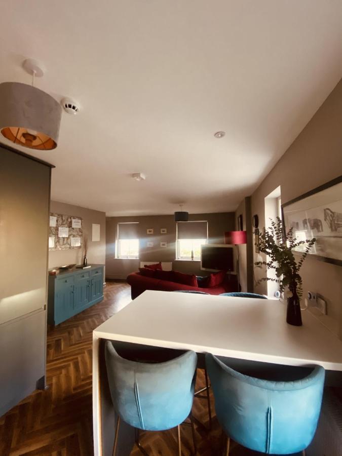 3 Bedroom Luxury Apartment Main Street קאשל מראה חיצוני תמונה