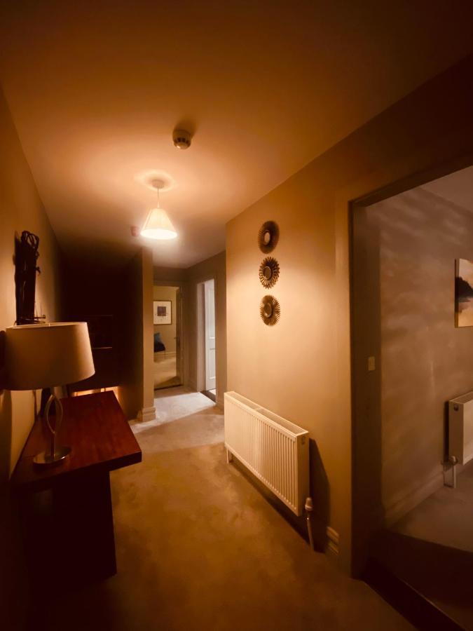 3 Bedroom Luxury Apartment Main Street קאשל מראה חיצוני תמונה