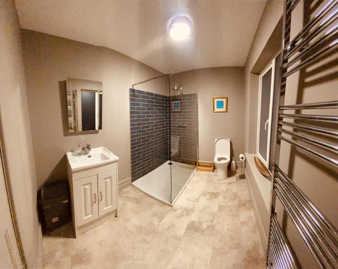 3 Bedroom Luxury Apartment Main Street קאשל מראה חיצוני תמונה