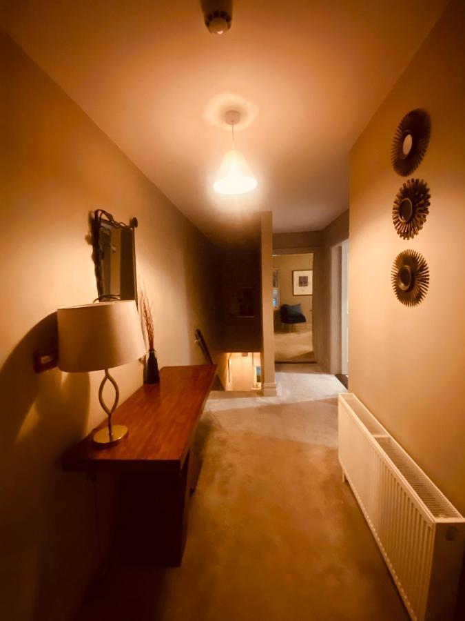3 Bedroom Luxury Apartment Main Street קאשל מראה חיצוני תמונה