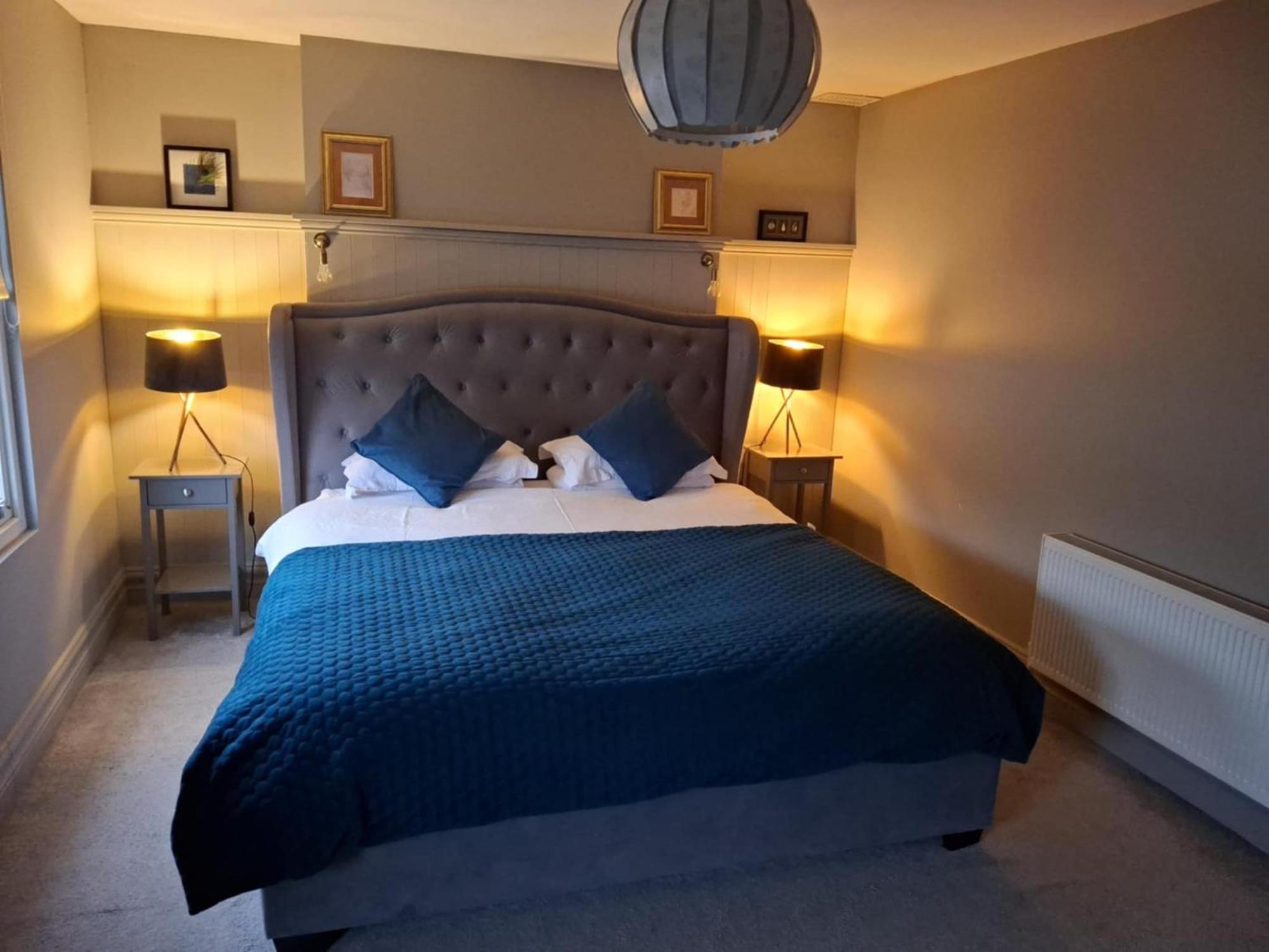 3 Bedroom Luxury Apartment Main Street קאשל מראה חיצוני תמונה